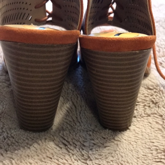 Ladies size 7 sandals worn once brand restricted - Picture 4 of 6